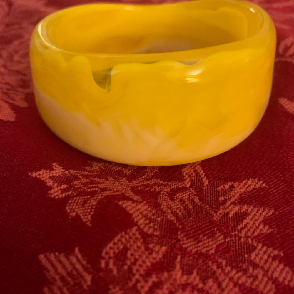 1970s chunky lemon Lucite bracelet.